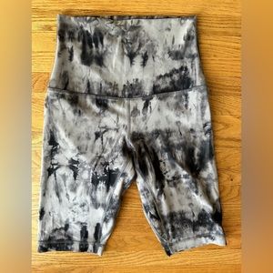 Lululemon Align 10” biker shorts tie-dye Size 4 Excellent!